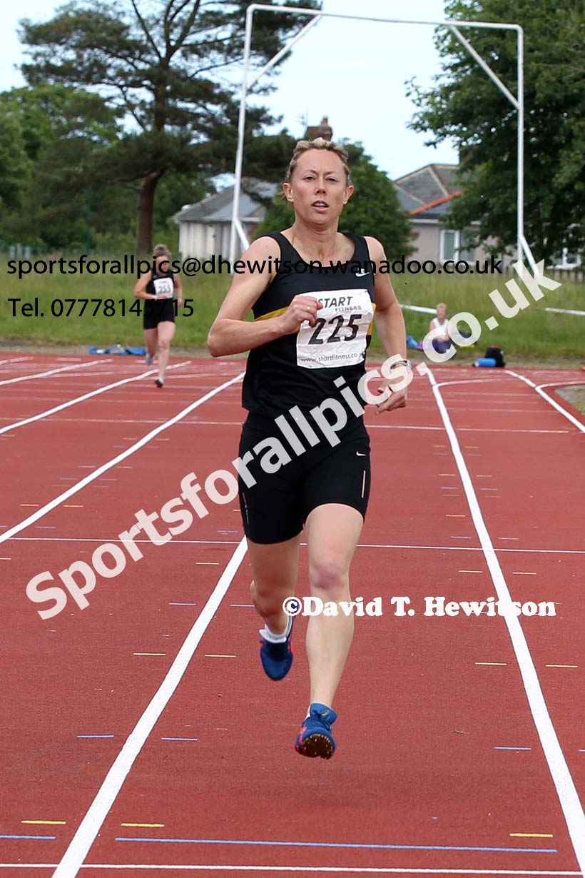 400 metres, North East Masters Champs, Monkton Stadium,  Jarrow. Photo: David T. Hewitson/Sports for All Pics